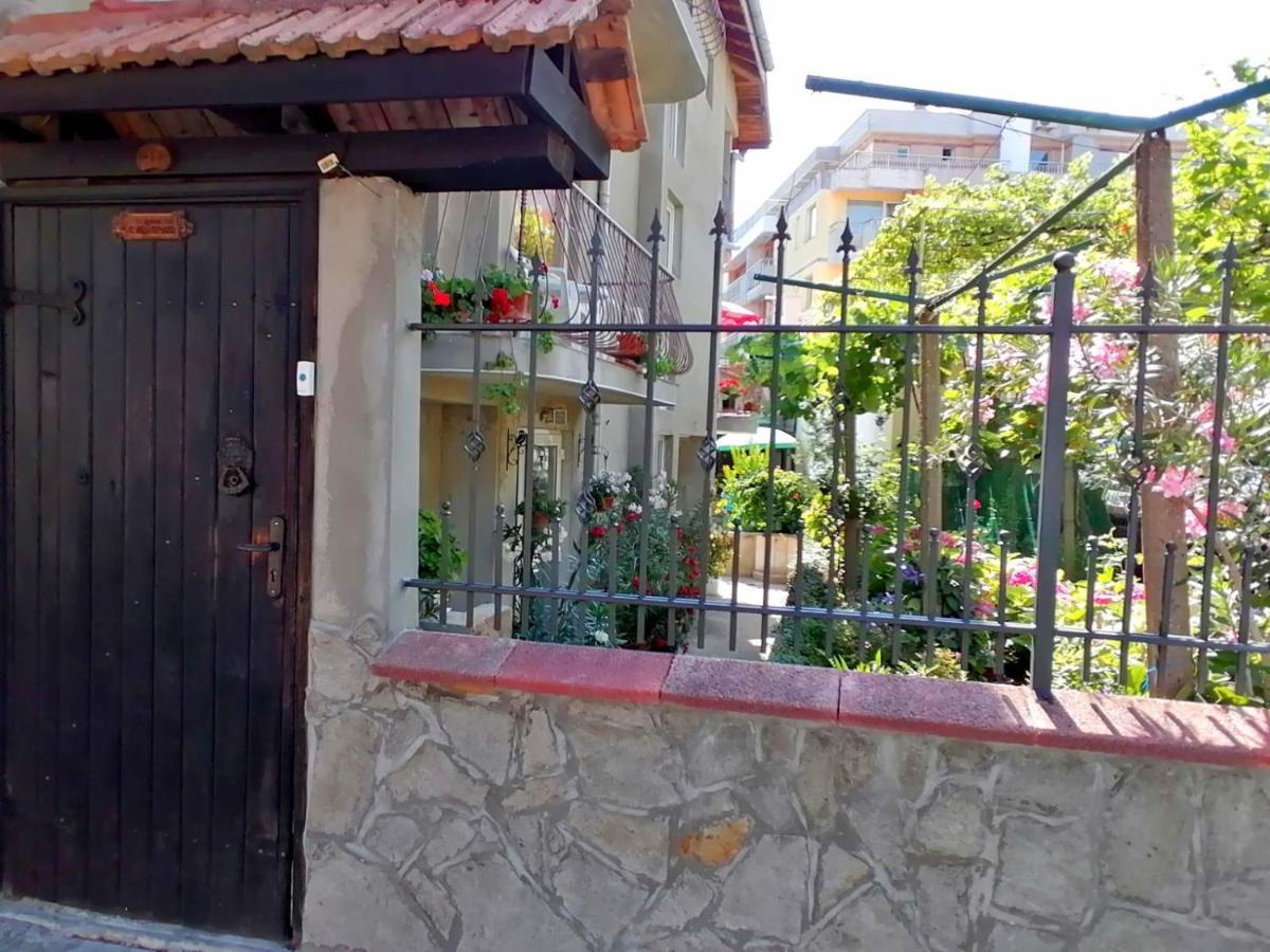 Guest House Sokratovi Обзор Экстерьер фото